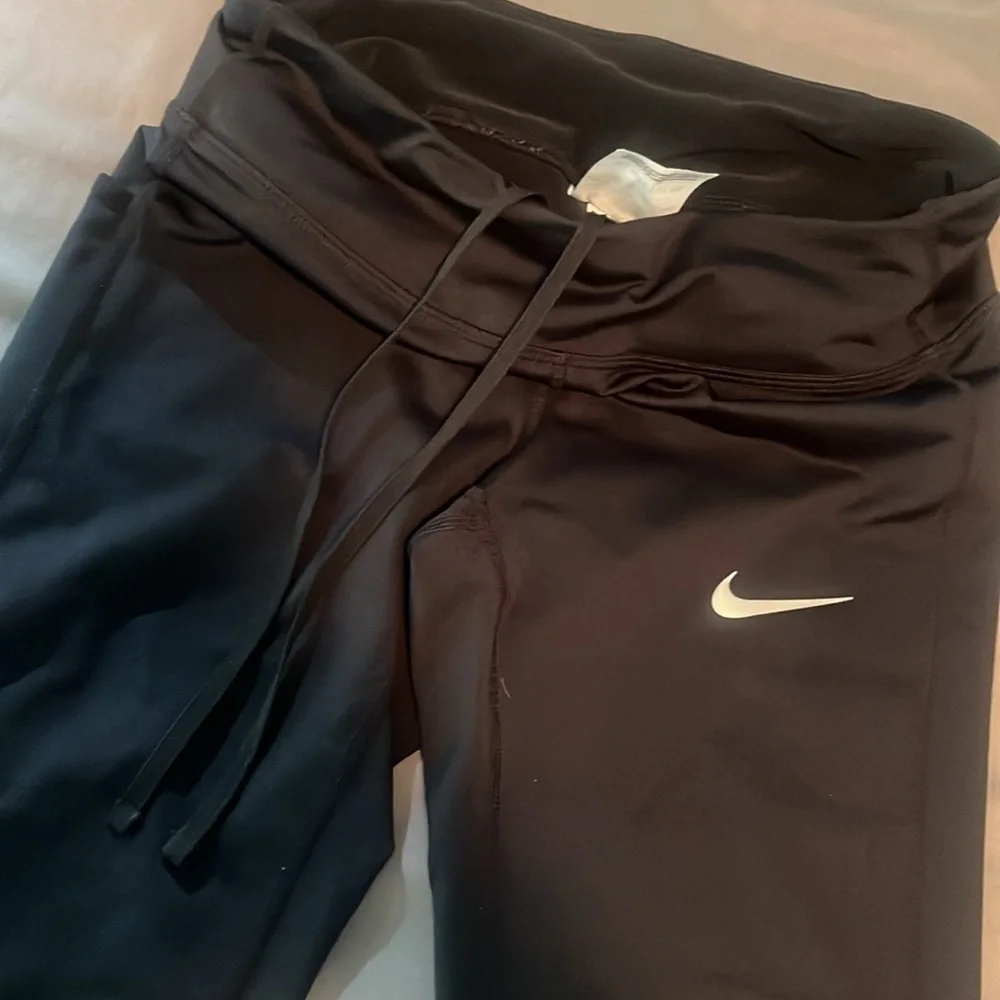 NIKE DRI FIT CROPPED LEGGINGS